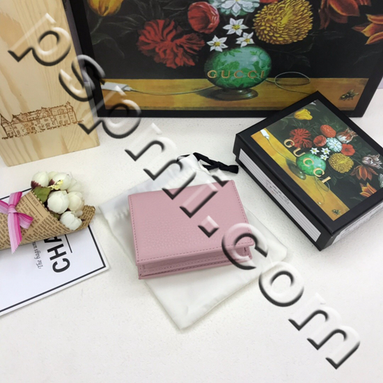 グッチ財布 レプリカ着用イメージ